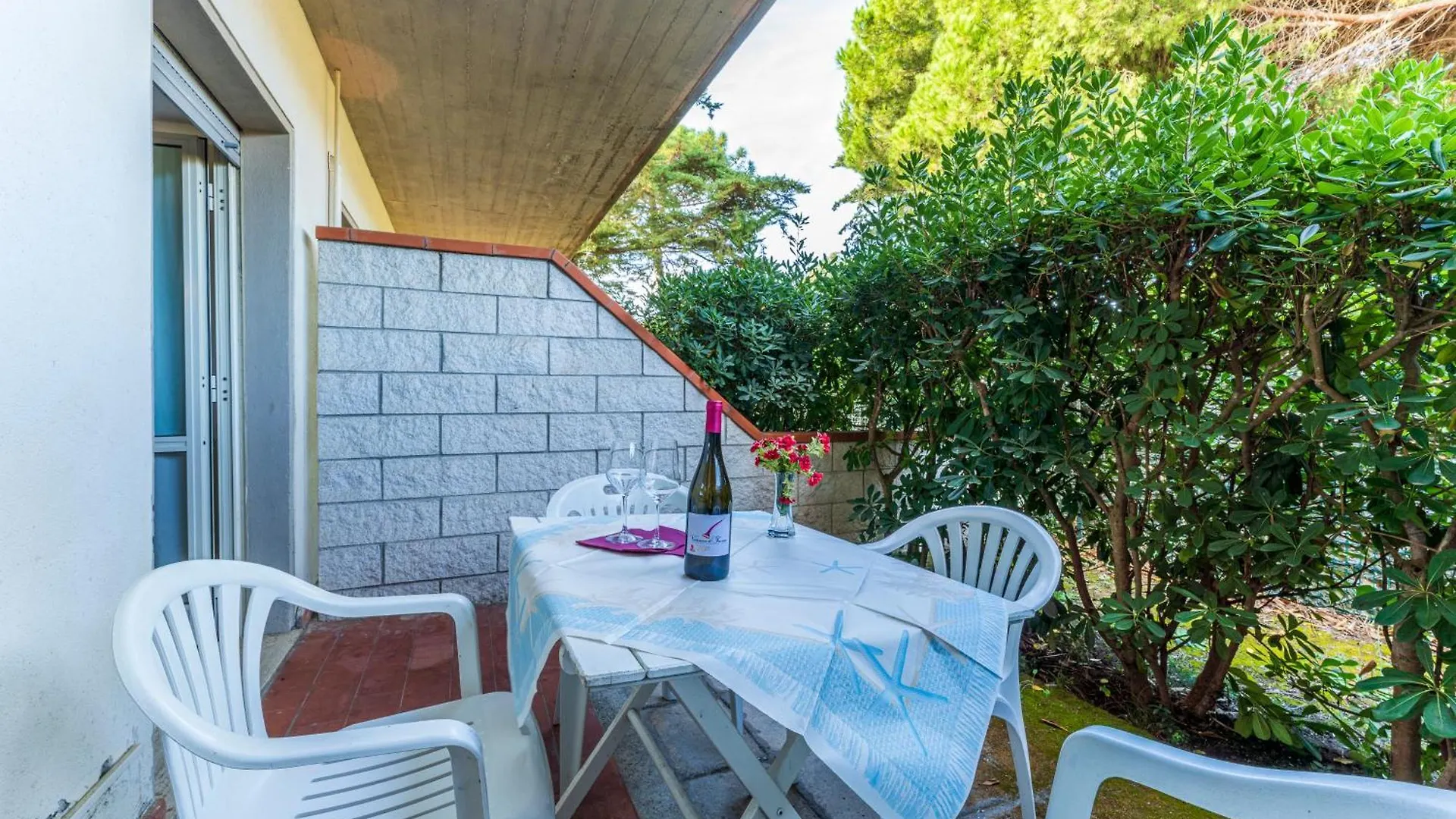 Giannella Beach Residence Apartment location